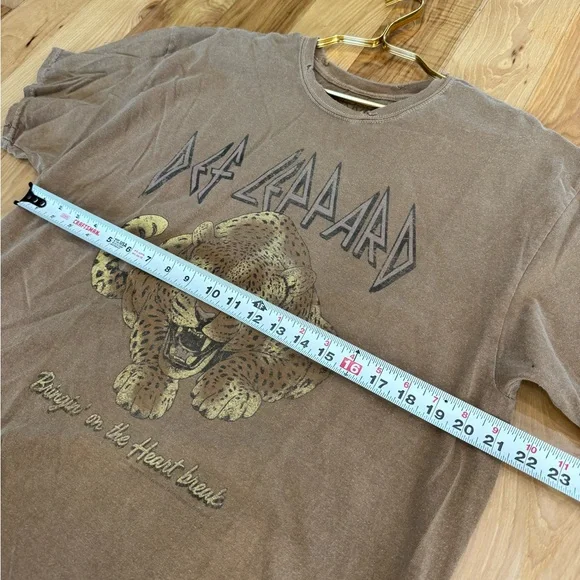 Def Leopard Large Graphic Tee Brown Vinyl Icons T-Shirt T9 - Picture 7 of 7